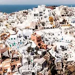 Terracotta Cave House Oia (Santorini)