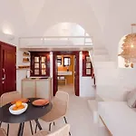 Terracotta Cave House Ía